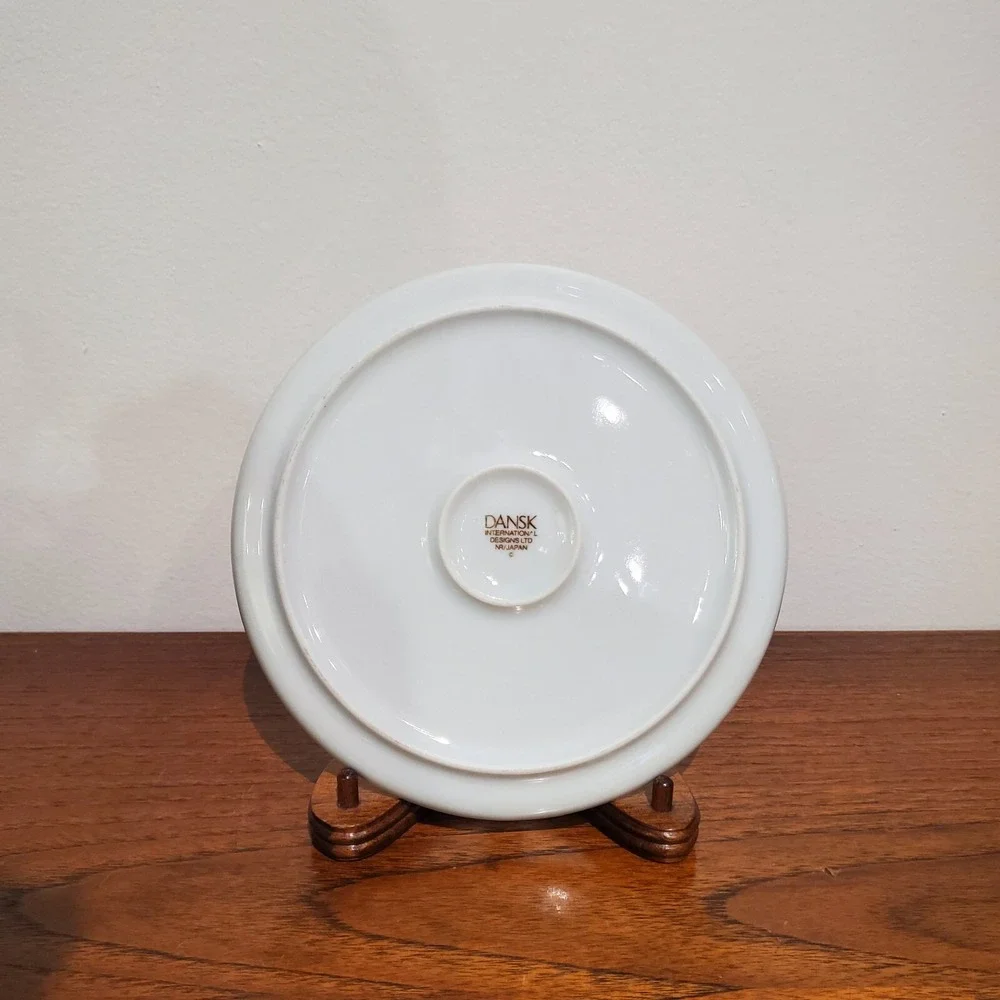 Dansk Bistro Maribo pattern porcelain trivet blue leaves and red berries‎